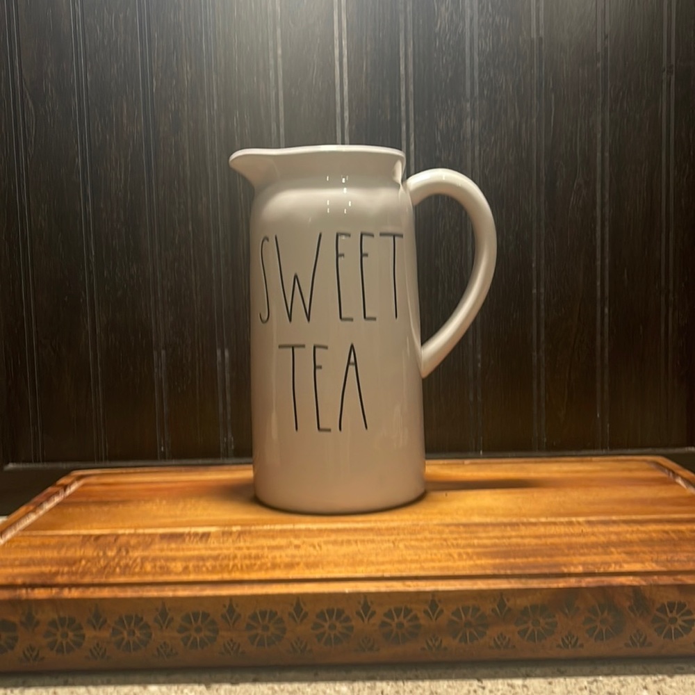 “Sweet tea” pitcher! 🧋🤍